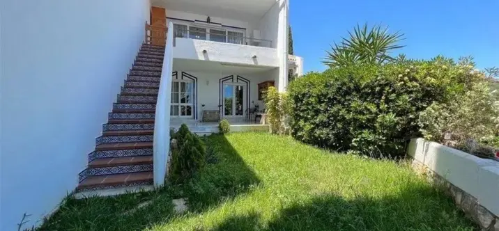 Sale of townhouse in Calahonda 3