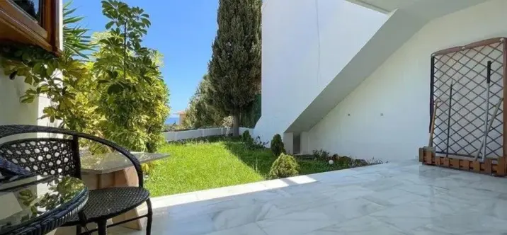 Sale of townhouse in Calahonda 4