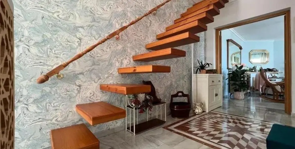 Sale of townhouse in Calahonda 7