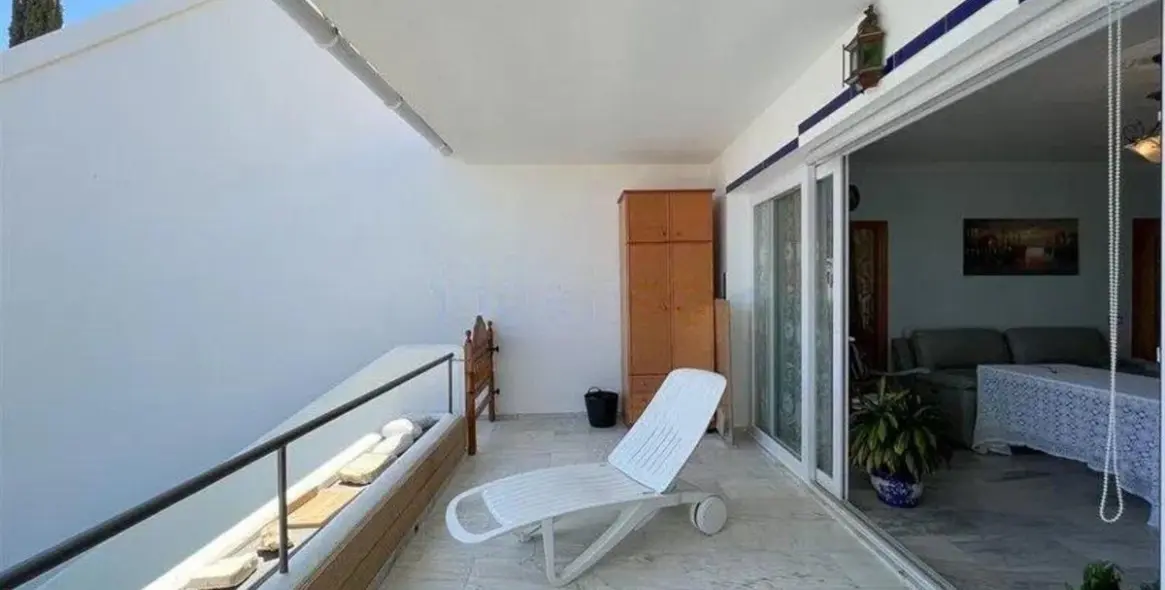 Sale of townhouse in Calahonda 13