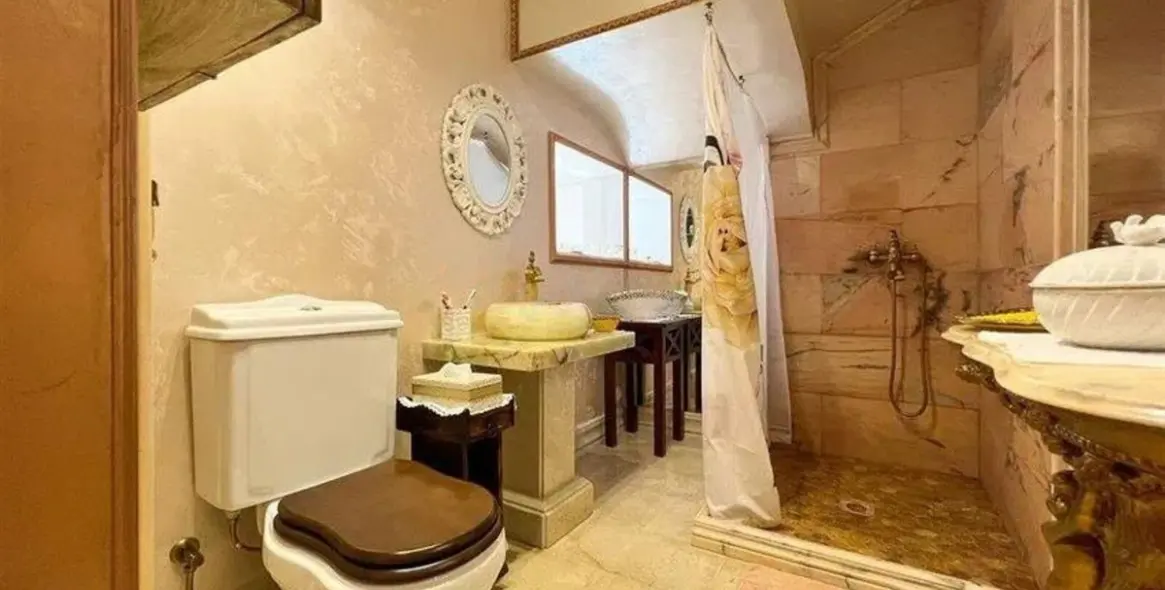 Sale of townhouse in Calahonda 18