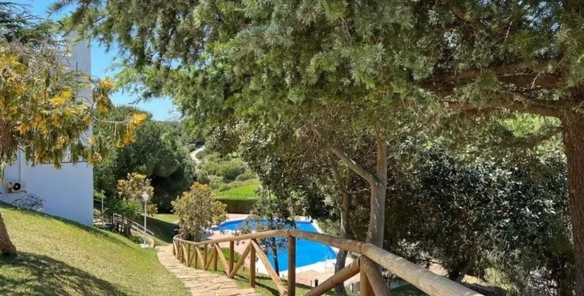 Sale of townhouse in Calahonda 24