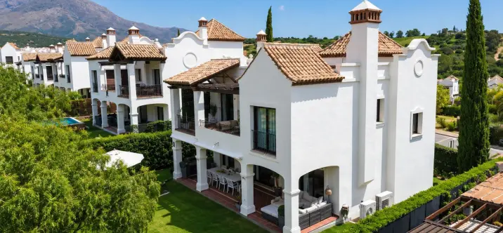 Продажа  отдельно стоящей виллы в Estepona 0