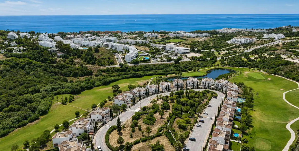 Sale of detached villa in Estepona 2