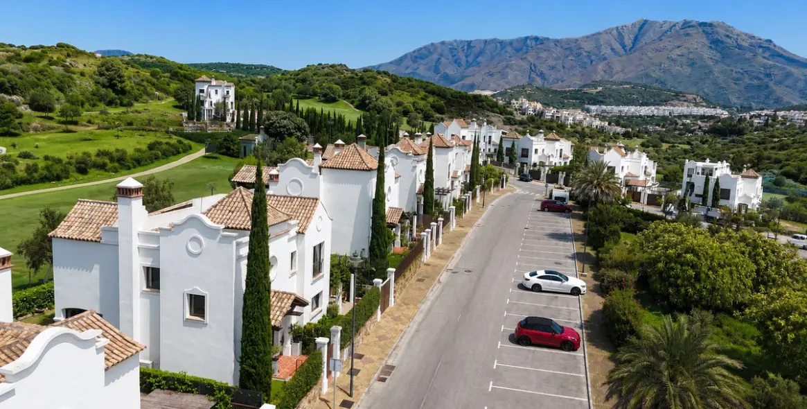 Sale of detached villa in Estepona 3