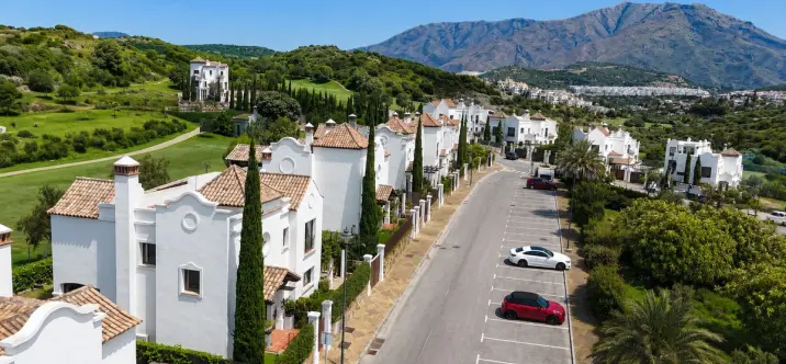 Продажа  отдельно стоящей виллы в Estepona 2