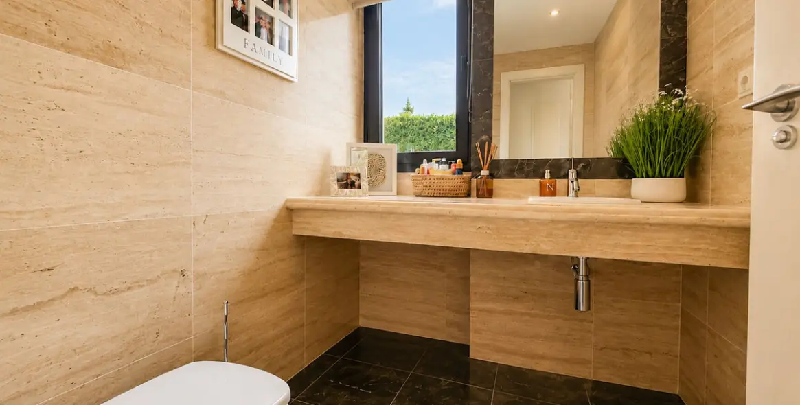 Sale of detached villa in Estepona 14
