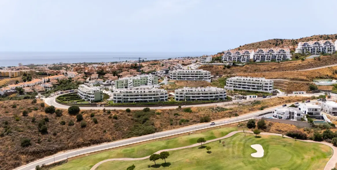 Продажа двухуровневых апартаментов в La Cala de Mijas 2