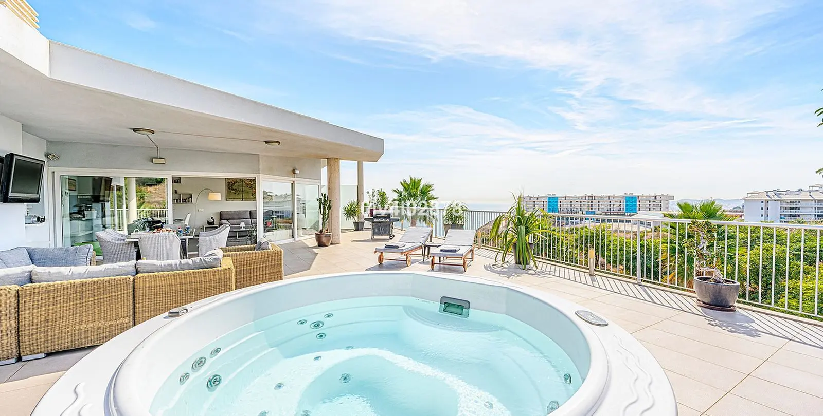 Sale of penthouse in Higueron 2