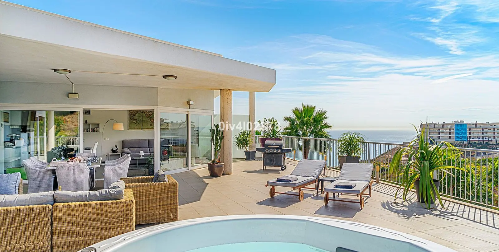 Sale of penthouse in Higueron 3