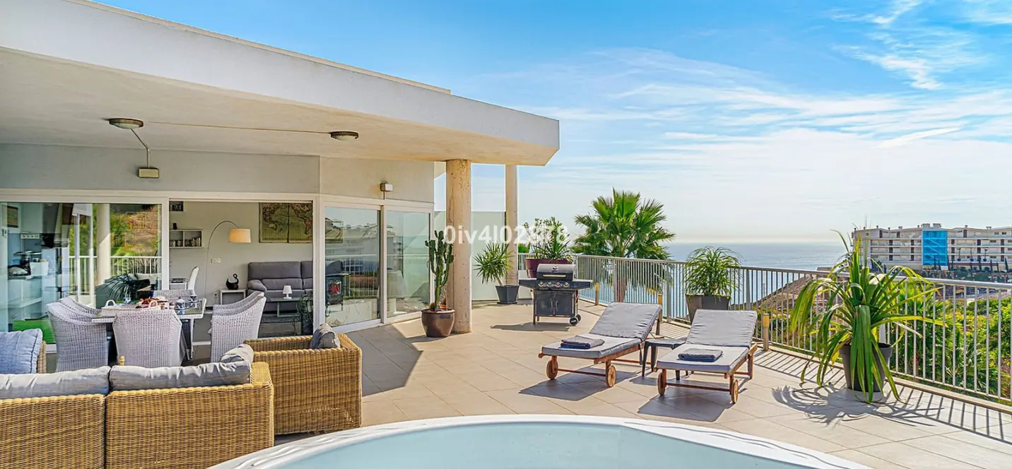 Sale of penthouse in Higueron 2