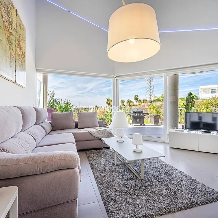 Sale of penthouse in Higueron