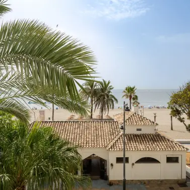 Alquiler a largo plazo de apartamento en planta media en Estepona