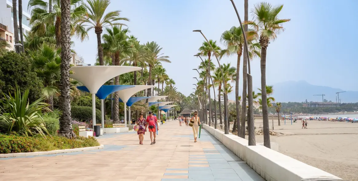 Alquiler a largo plazo de apartamento en planta media en Estepona 2