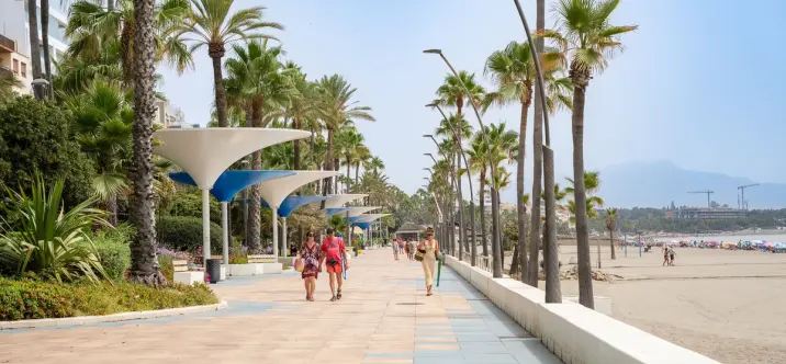 Alquiler a largo plazo de apartamento en planta media en Estepona 1