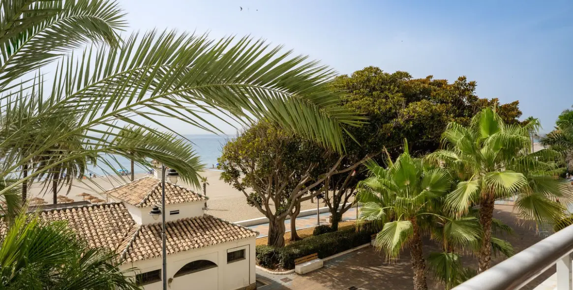 Alquiler a largo plazo de apartamento en planta media en Estepona 3