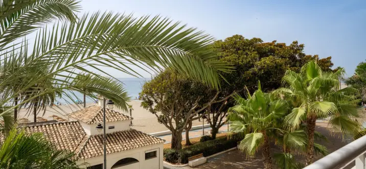 Alquiler a largo plazo de apartamento en planta media en Estepona 2