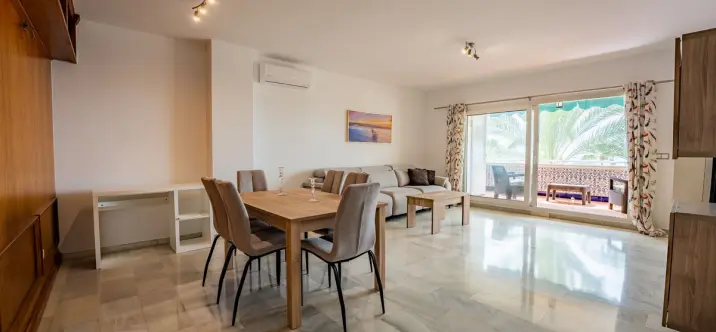 Alquiler a largo plazo de apartamento en planta media en Estepona 4