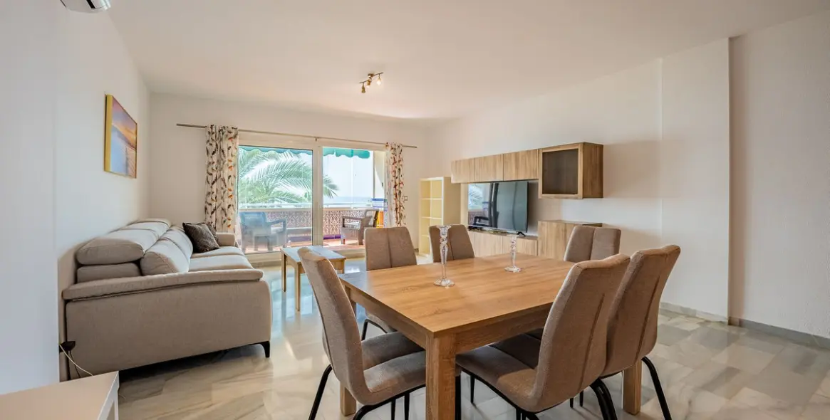 Alquiler a largo plazo de apartamento en planta media en Estepona 7