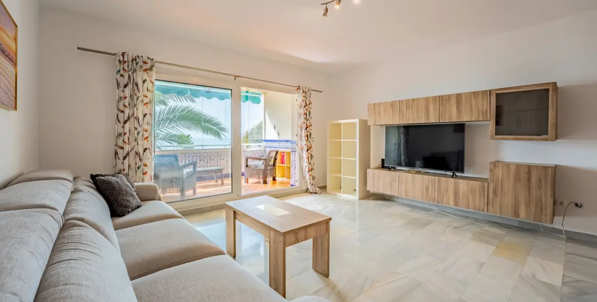 Alquiler a largo plazo de apartamento en planta media en Estepona 8