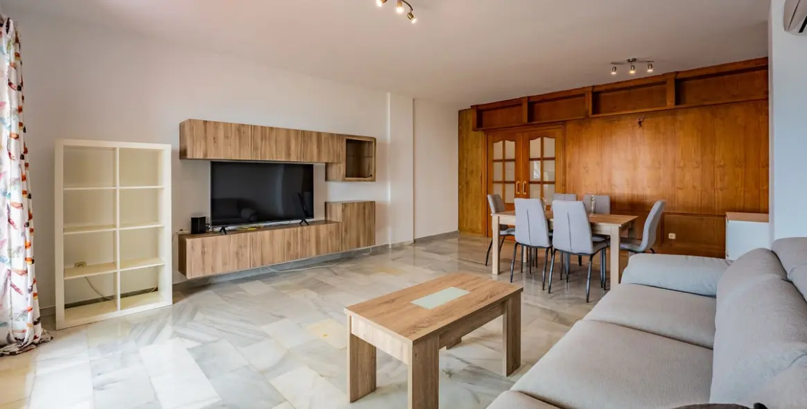 Alquiler a largo plazo de apartamento en planta media en Estepona 9