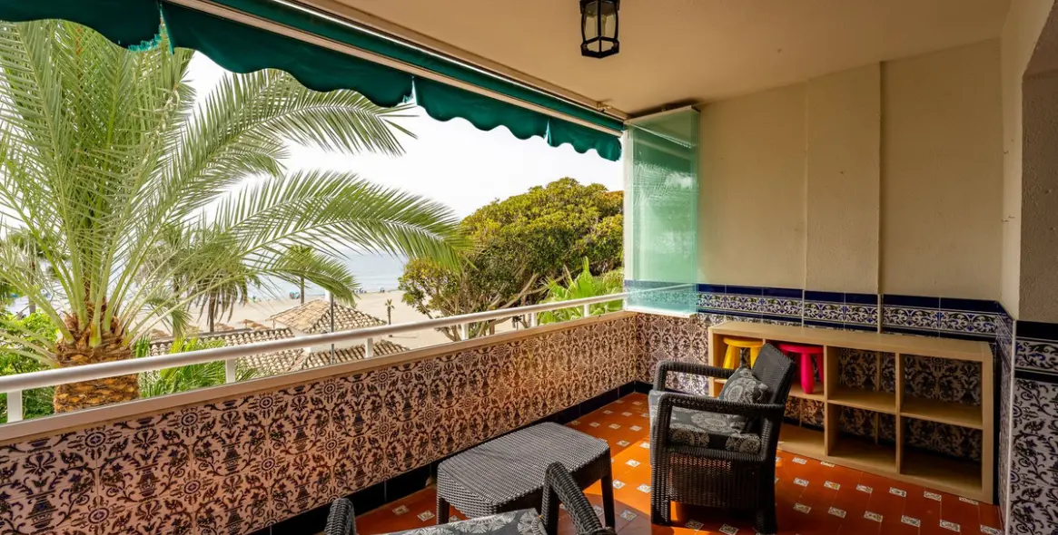 Alquiler a largo plazo de apartamento en planta media en Estepona 12