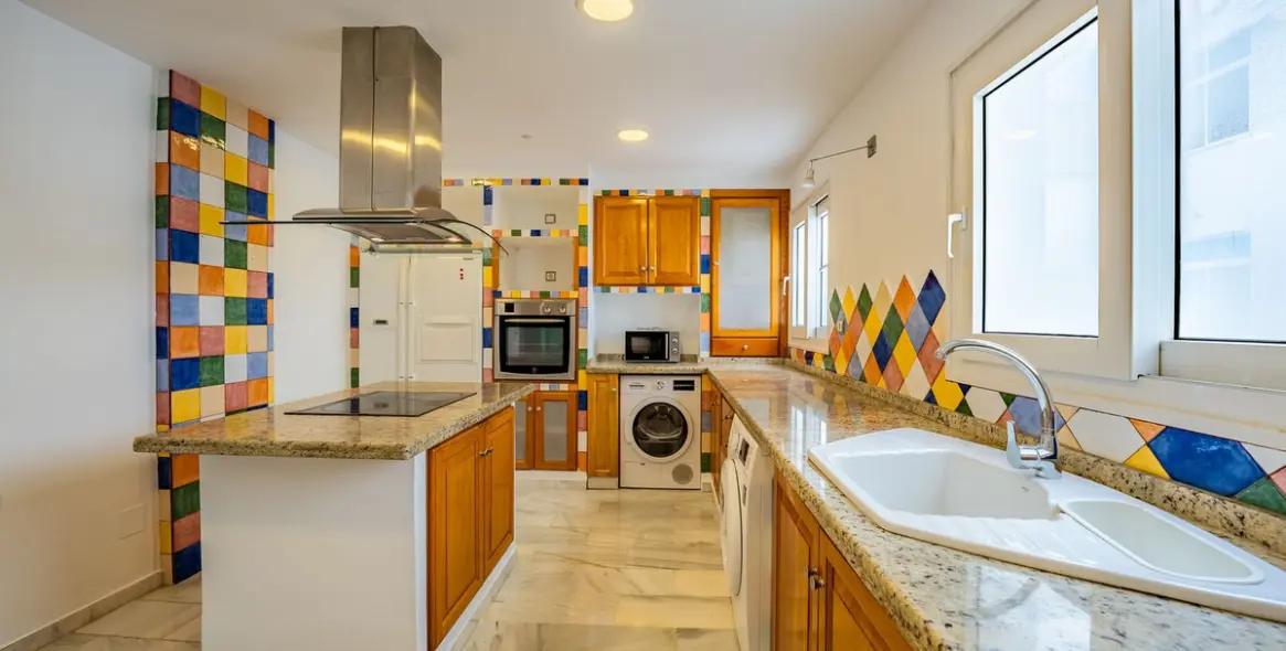 Alquiler a largo plazo de apartamento en planta media en Estepona 17
