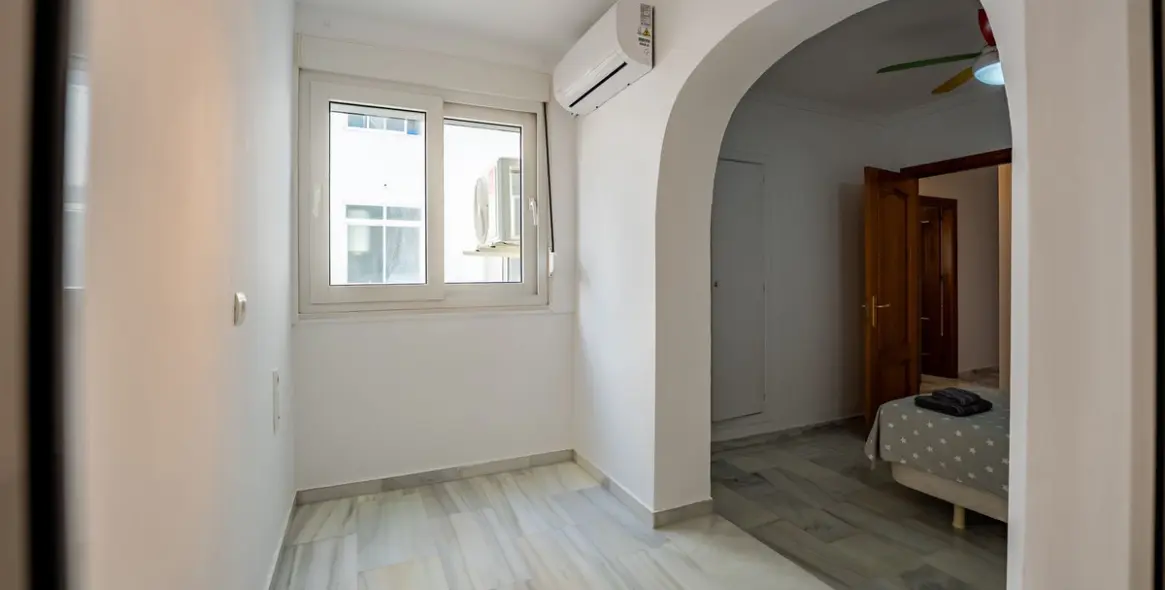 Alquiler a largo plazo de apartamento en planta media en Estepona 18