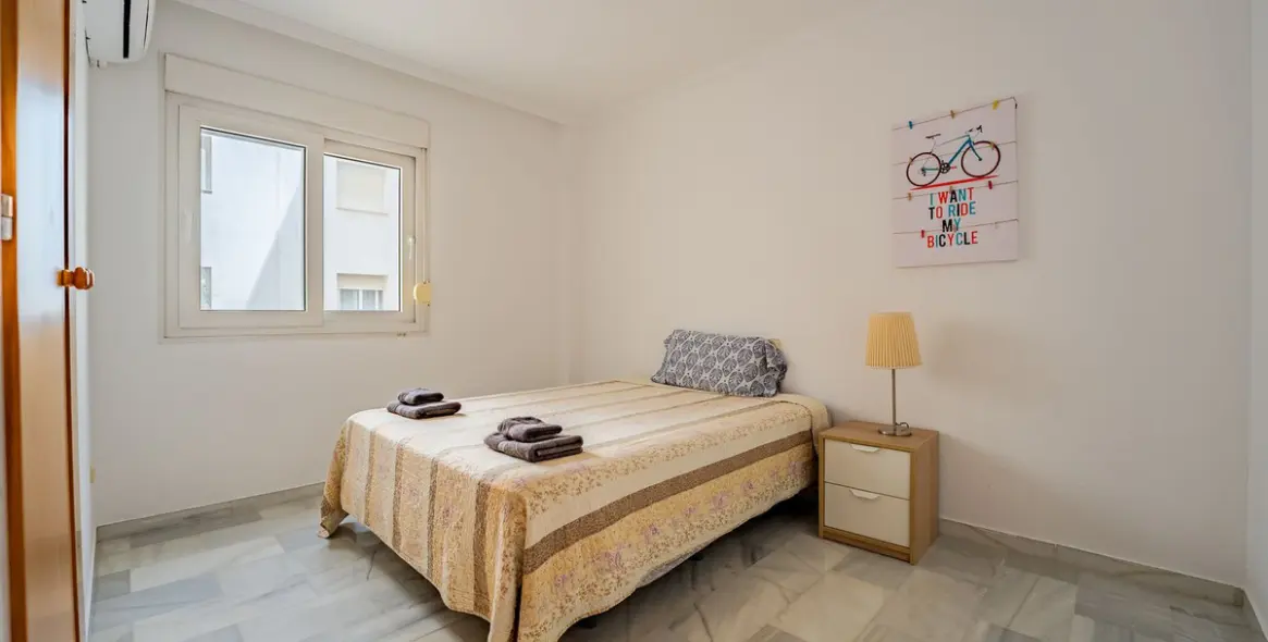 Alquiler a largo plazo de apartamento en planta media en Estepona 21