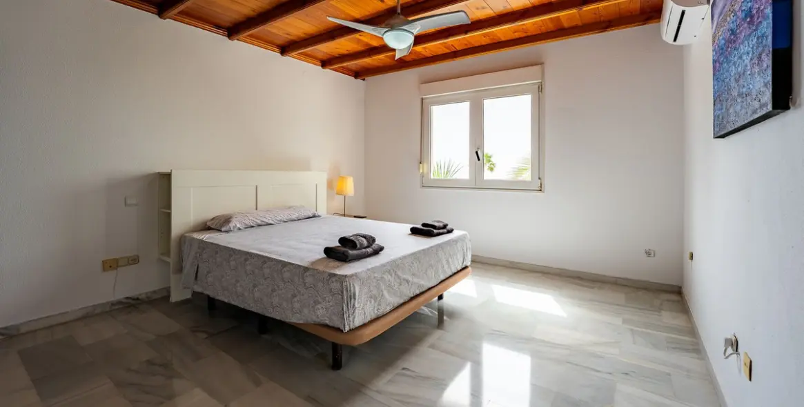 Alquiler a largo plazo de apartamento en planta media en Estepona 25