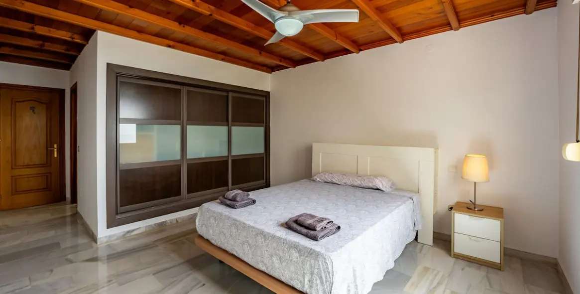 Alquiler a largo plazo de apartamento en planta media en Estepona 26