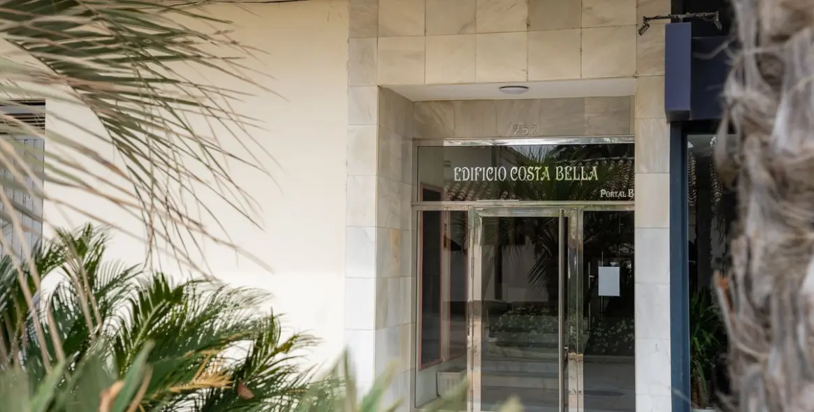 Alquiler a largo plazo de apartamento en planta media en Estepona 27
