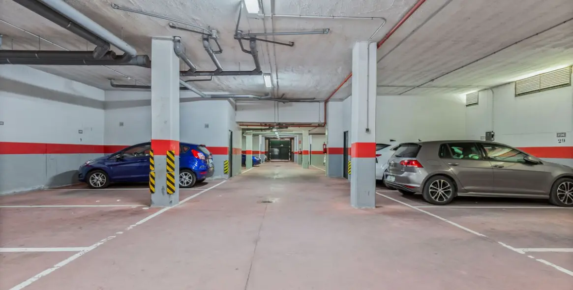 Sale of middle floor apartment in Calahonda 16