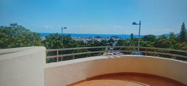 Sale of middle floor apartment in Arroyo de la Miel 0