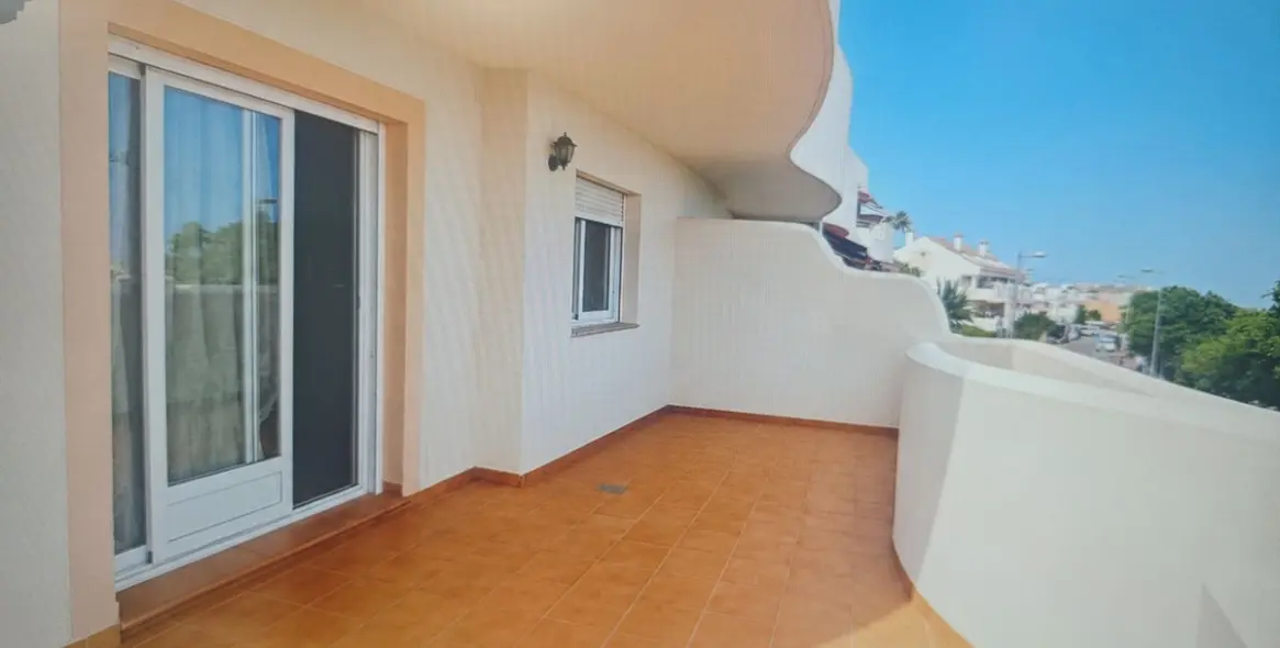 Sale of middle floor apartment in Arroyo de la Miel 7