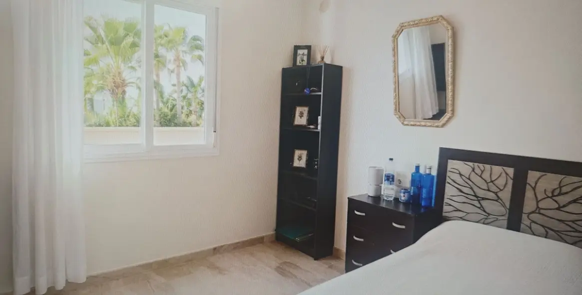 Sale of middle floor apartment in Arroyo de la Miel 12