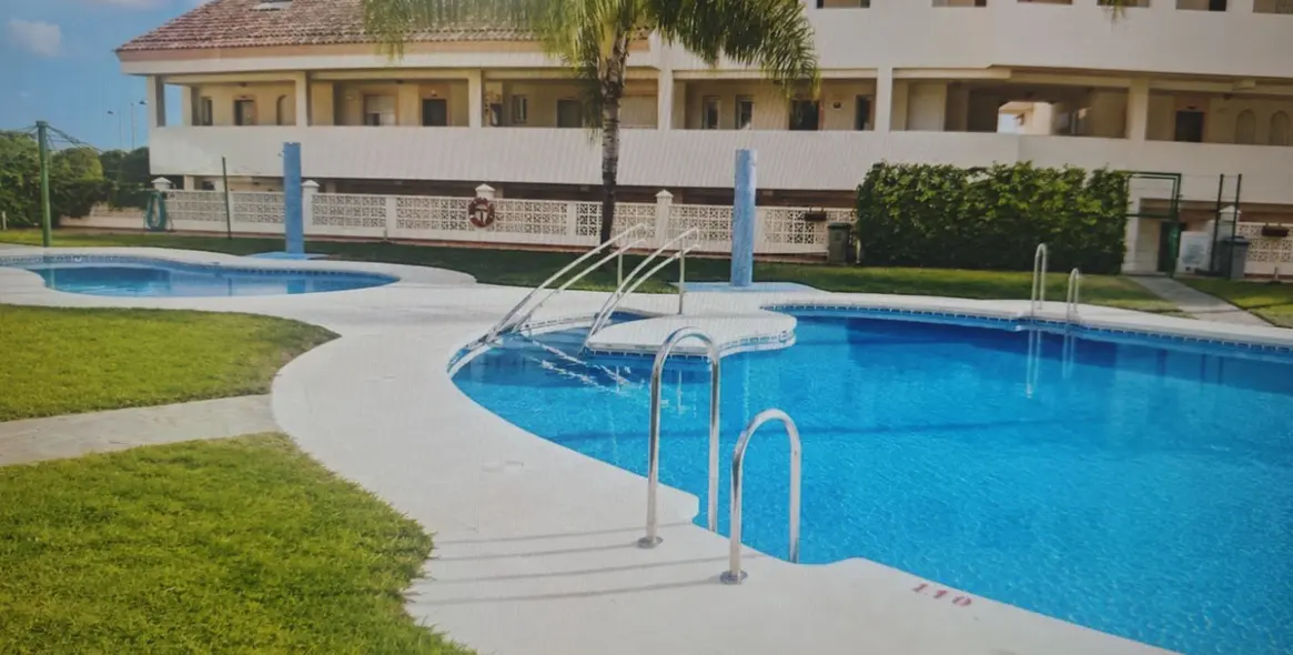 Sale of middle floor apartment in Arroyo de la Miel 14