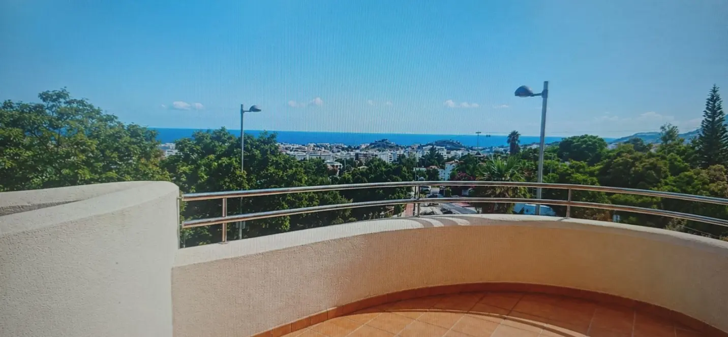Sale of middle floor apartment in Arroyo de la Miel 0