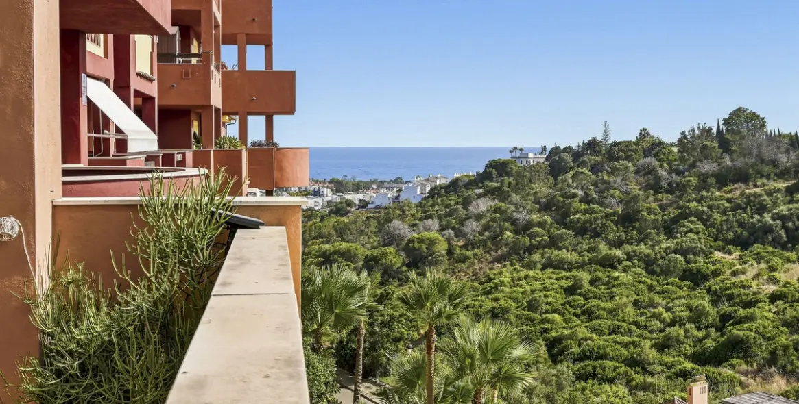 Sale of middle floor apartment in Reserva de Marbella 1