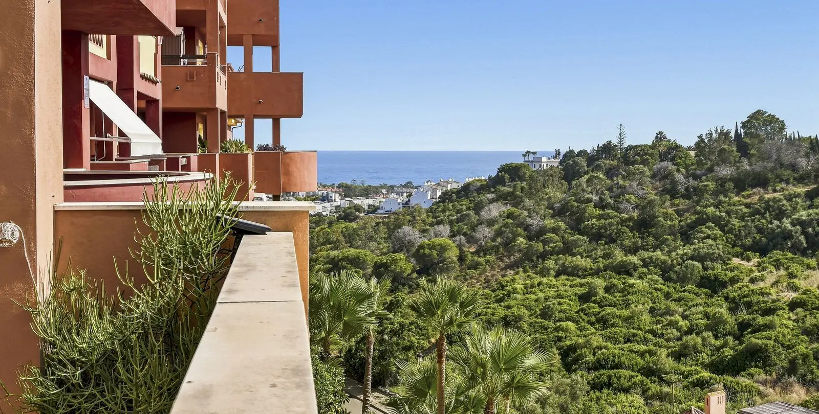 Sale of middle floor apartment in Reserva de Marbella 1