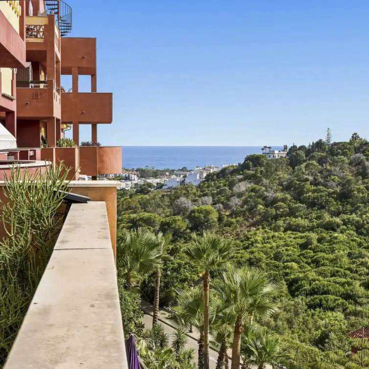 Sale of middle floor apartment in Reserva de Marbella