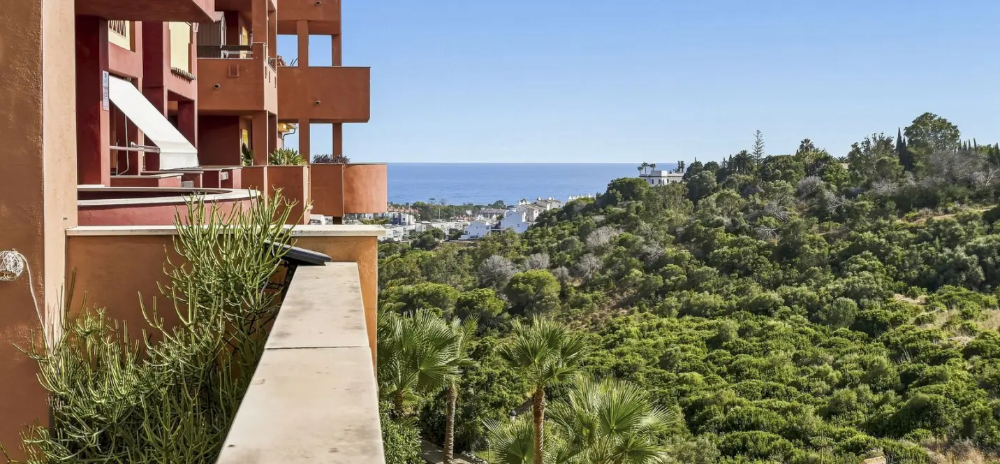 Sale of middle floor apartment in Reserva de Marbella 0