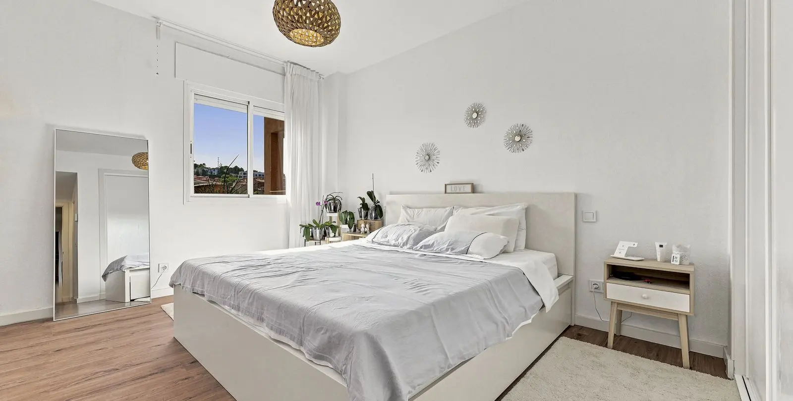 Sale of middle floor apartment in Reserva de Marbella 10
