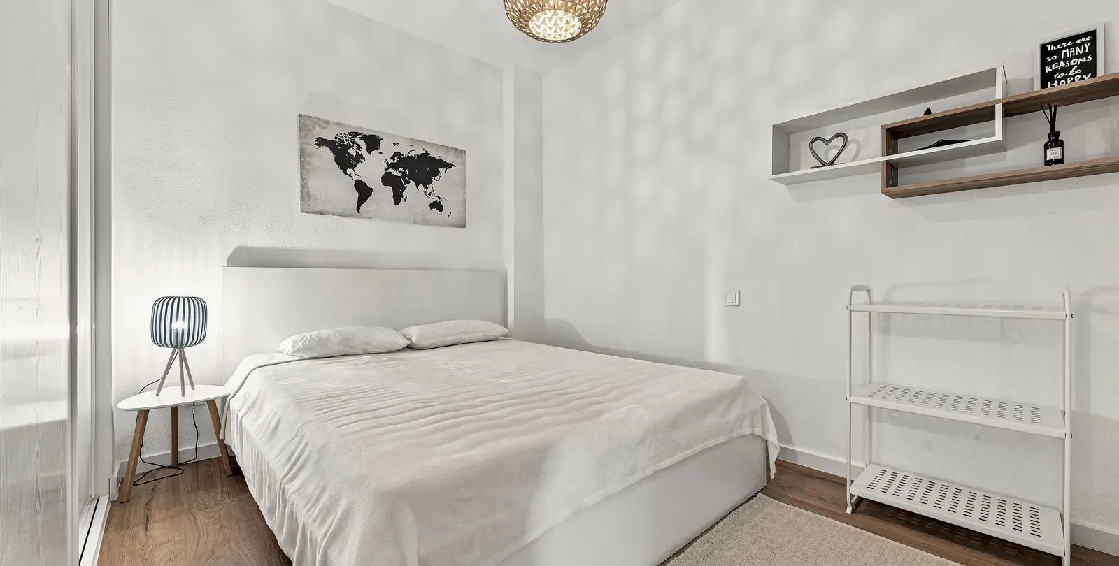 Sale of middle floor apartment in Reserva de Marbella 11