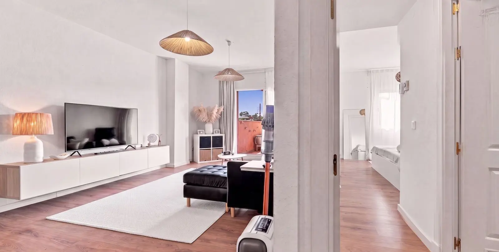 Sale of middle floor apartment in Reserva de Marbella 13