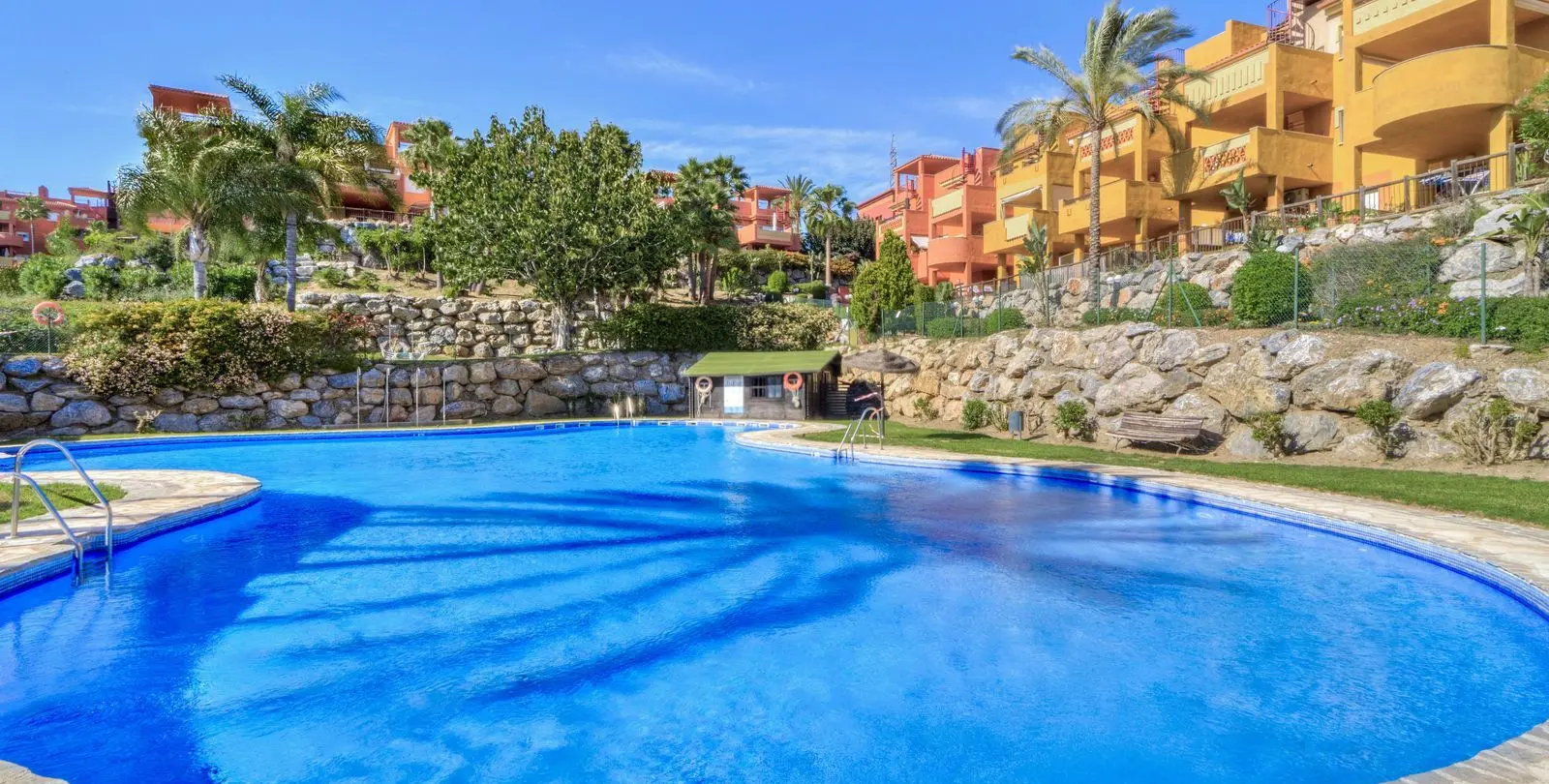 Продажа апартаментов на среднем этаже в Reserva de Marbella 23