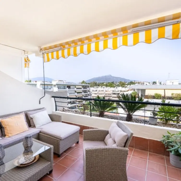 Sale of penthouse in Guadalmina Alta
