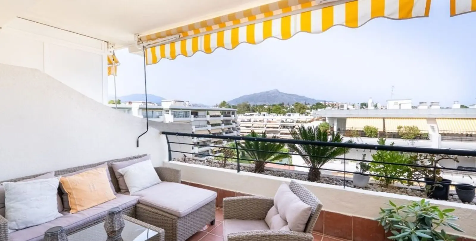 Sale of penthouse in Guadalmina Alta 3