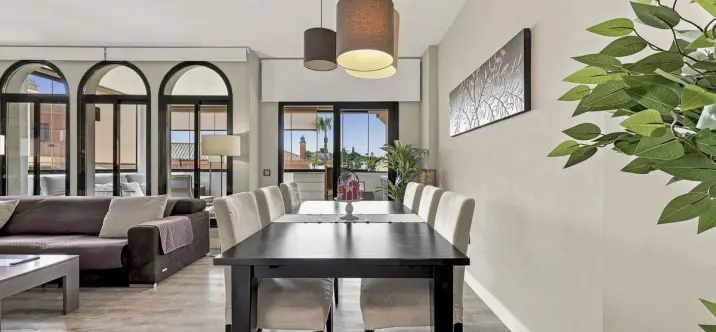 Sale of middle floor apartment in Elviria 1