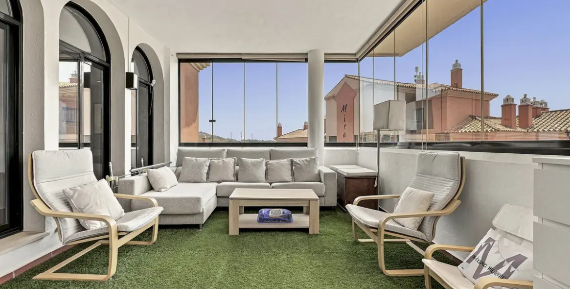 Sale of middle floor apartment in Elviria 4